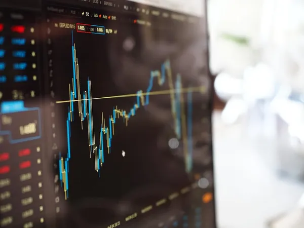 img of Ações vs. Fundos Imobiliários: Qual é o Melhor para Você?